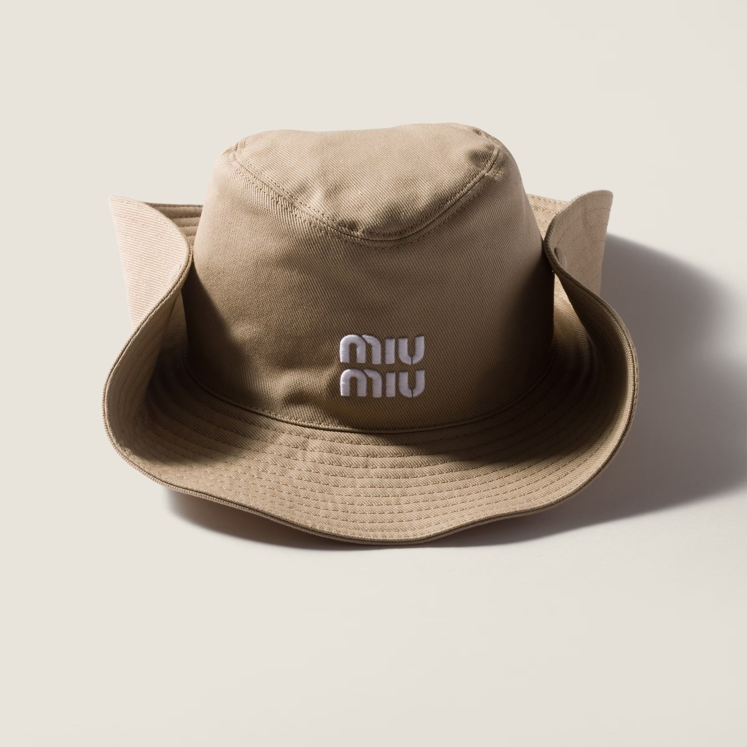 MIA - Hut